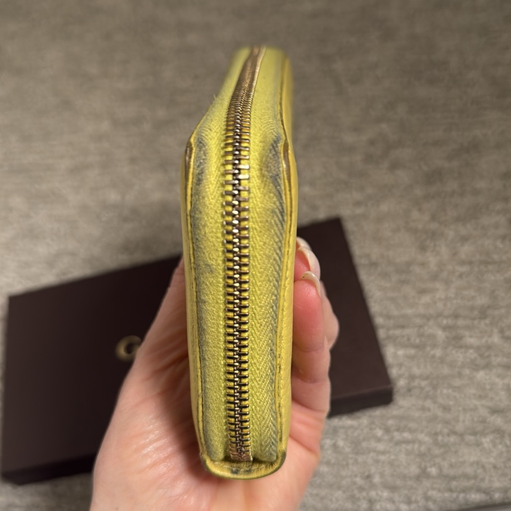 Gucci
Bamboo Accent Leather Continental Wallet - Picture 14 of 14